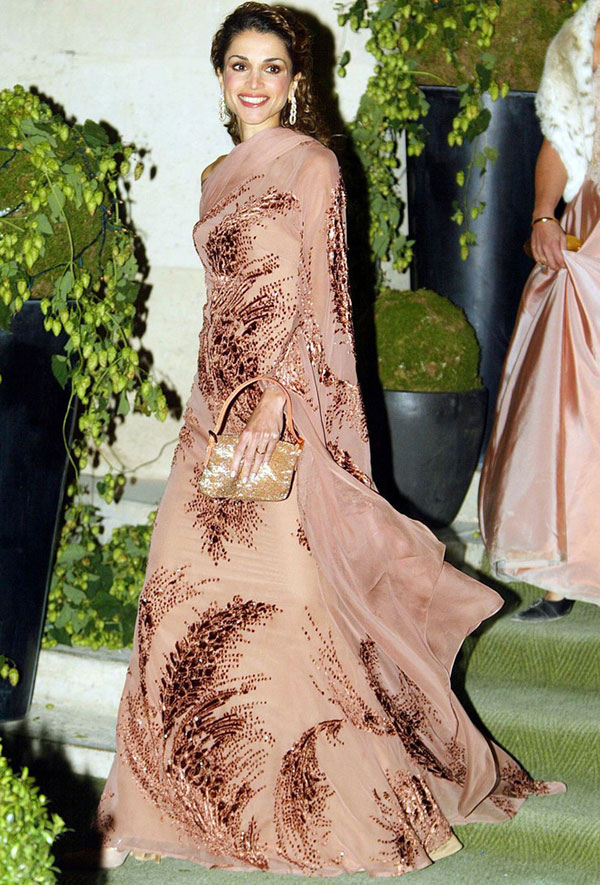 Sang chảnh hóa đồ rẻ tài tình như Hoàng hậu xứ Jordan: biến quần 1 triệu đồng thành sang xịn như chục triệu chỉ bằng một chi tiết đơn giản