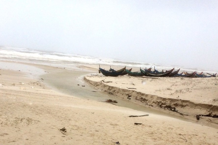 Thi thể mất đầu và cụt tứ chi trôi dạt vào bờ biển Quảng Bình