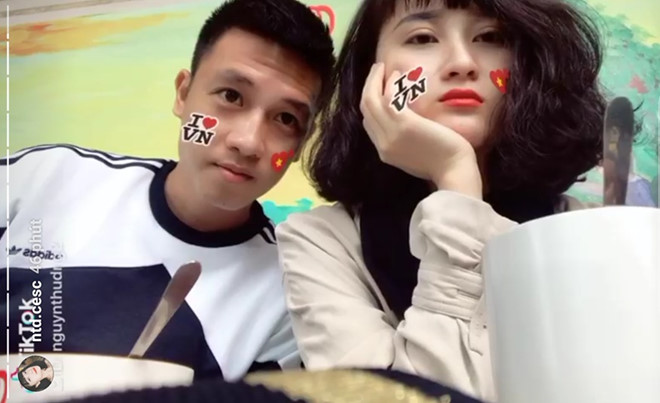 Hồng Duy khoe tóc mới, Huy Hùng hẹn hò với bạn gái trong ngày nghỉ