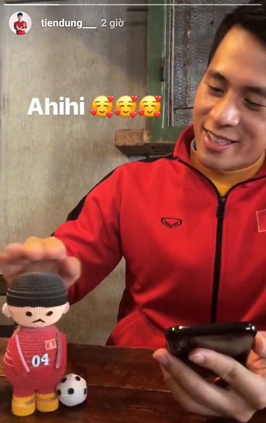 Hồng Duy khoe tóc mới, Huy Hùng hẹn hò với bạn gái trong ngày nghỉ