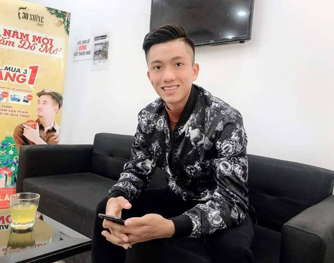 Hồng Duy khoe tóc mới, Huy Hùng hẹn hò với bạn gái trong ngày nghỉ