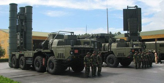 Bất ngờ: Việt Nam đã sản xuất được tên lửa S-300 nghi trang... y như thật
