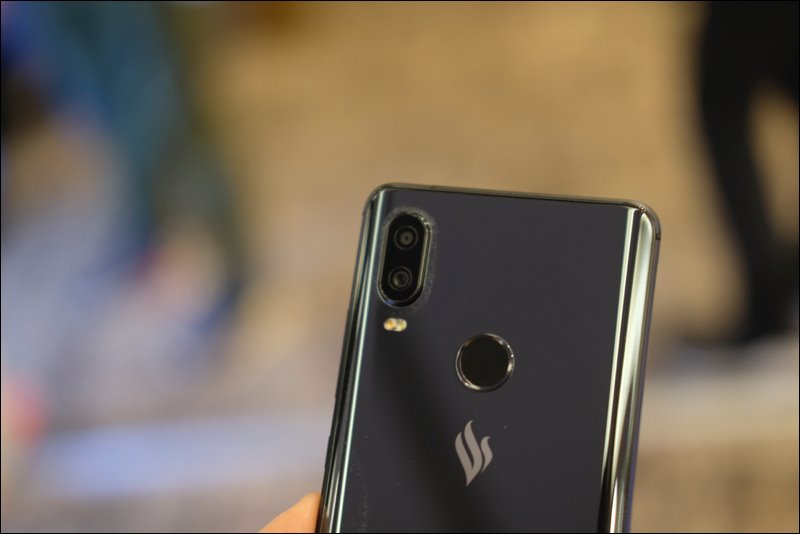 Hình ảnh và video chi tiết hai máy Vsmart Active 1 và Active 1+, giá từ 4,49 triệu đồng