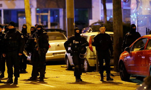 Cảnh sát Pháp tiêu diệt kẻ xả súng tại chợ Giáng sinh