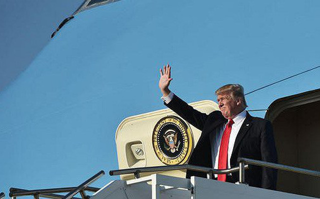 Áp lực bủa vây tứ phía, Tổng thống Trump đi nghỉ xả hơi dài ngày