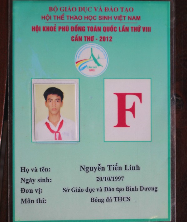 Bố cầu thủ Tiến Linh: Lúc con thi đấu, tôi phải ra trông xe cho khách