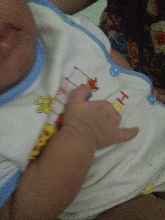 Nghẹn lòng với cảnh mẹ trẻ mới sinh 20 ngày đã bị nhà chồng ruồng rẫy vì sinh con dị tật Nghẹn lòng với cảnh mẹ trẻ mới sinh 20 ngày đã bị nhà chồng ruồng rẫy vì sinh con dị tật