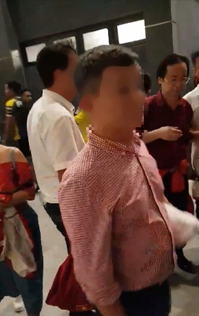 Ông Nguyễn Lân Trung nói gì về việc sang Malaysia cổ vũ và quấn Quốc kỳ ngang hông?