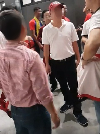 Ông Nguyễn Lân Trung nói gì về việc sang Malaysia cổ vũ và quấn Quốc kỳ ngang hông?