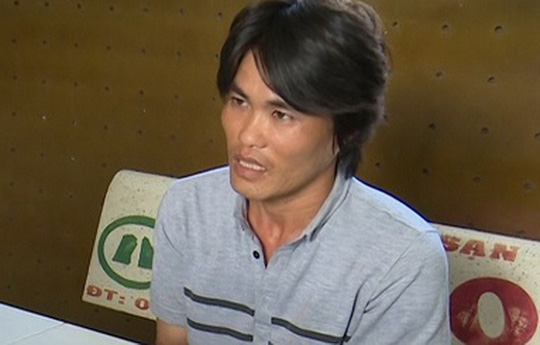 Bắt 2 tên cướp táo tợn xông vào nhà giật máy tính bảng trên tay bé gái