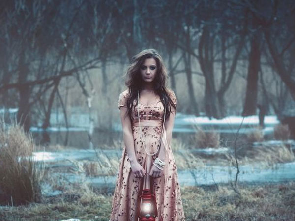 Người thứ 3 xuất hiện: Phụ nữ đừng tự làm mình đau, hãy cứ bình thản đứng yên!