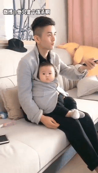 Để chồng trông con, các chị vợ chỉ biết thở dài: Còn sống là may!, dân mạng xem xong lại cười té ghế