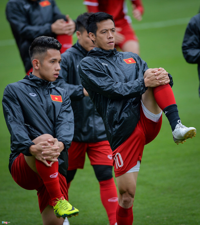 Cầu thủ Việt Nam đồng loạt đổi kiểu tóc trước trận chung kết lượt về