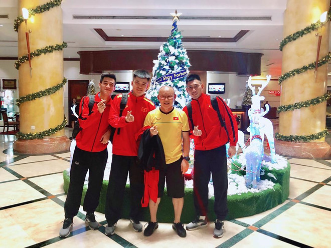 Cầu thủ Việt Nam đồng loạt đổi kiểu tóc trước trận chung kết lượt về