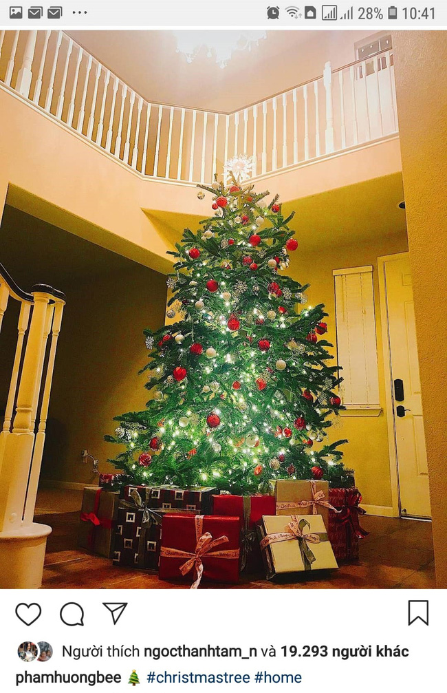 Đăng ảnh đón Giáng sinh ở Mỹ, Phạm Hương lại gây chú ý vì điểm bất thường này