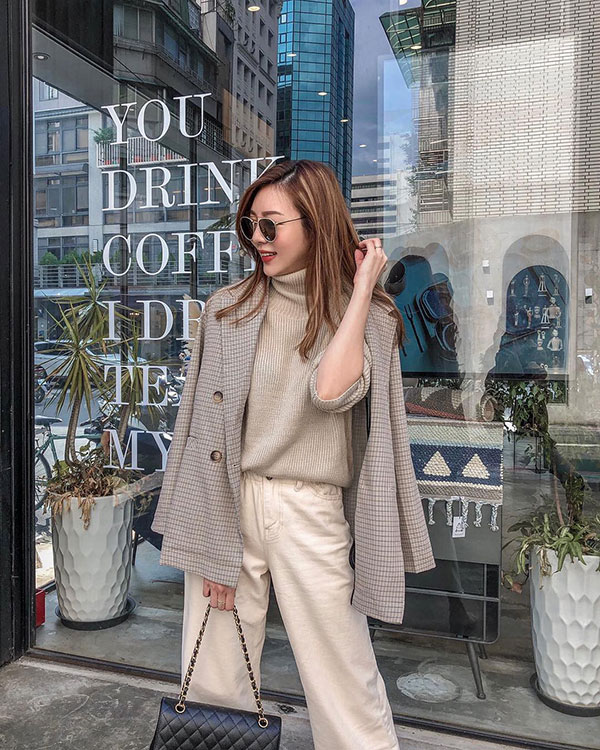 Giờ đi đâu cũng thấy áo len oversized, để diện item này không bị luộm thuộm bạn hãy bỏ túi 3 tips sau