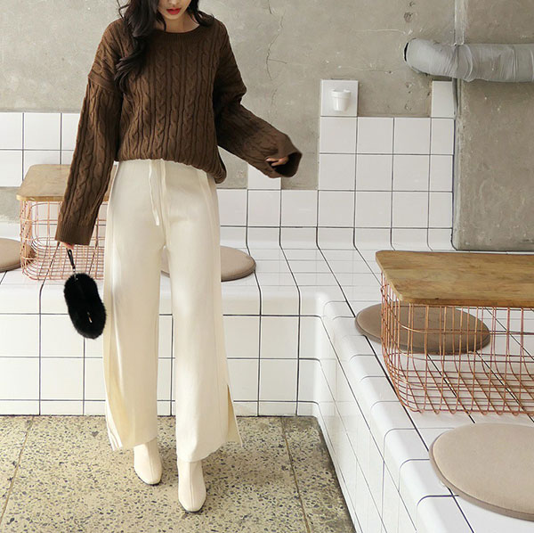 Giờ đi đâu cũng thấy áo len oversized, để diện item này không bị luộm thuộm bạn hãy bỏ túi 3 tips sau