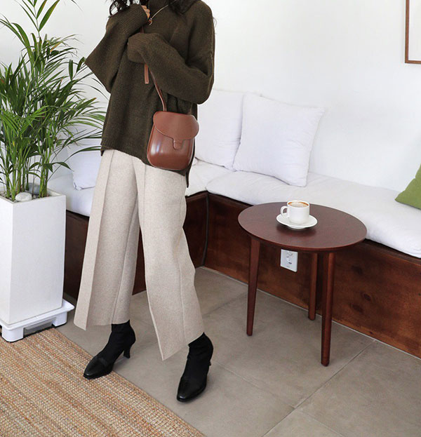 Giờ đi đâu cũng thấy áo len oversized, để diện item này không bị luộm thuộm bạn hãy bỏ túi 3 tips sau