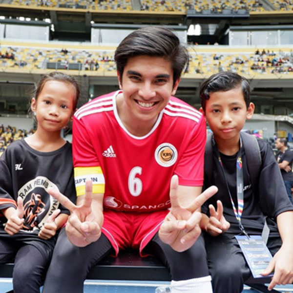 Phong cách thời trang của Bộ trưởng Malaysia 26 tuổi