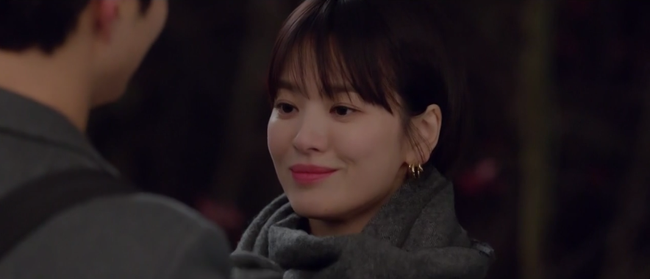 Sau bao ngày chờ đợi, cuối cùng Song Hye Kyo và phi công trẻ Park Bo Gum cũng nắm tay rồi!