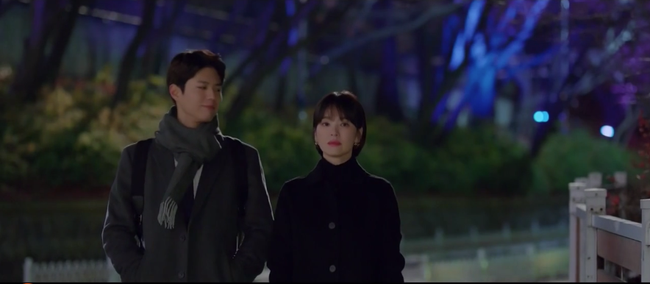 Sau bao ngày chờ đợi, cuối cùng Song Hye Kyo và phi công trẻ Park Bo Gum cũng nắm tay rồi!