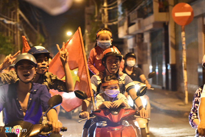 Triệu người xuống đường mừng tuyển Việt Nam vô địch AFF Cup 2018