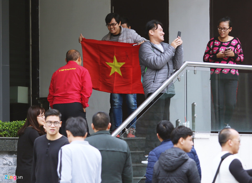 Đội tuyển Việt Nam đi bộ, thả lỏng trước trận chung kết AFF Cup