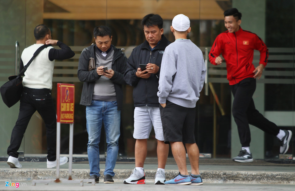 Đội tuyển Việt Nam đi bộ, thả lỏng trước trận chung kết AFF Cup