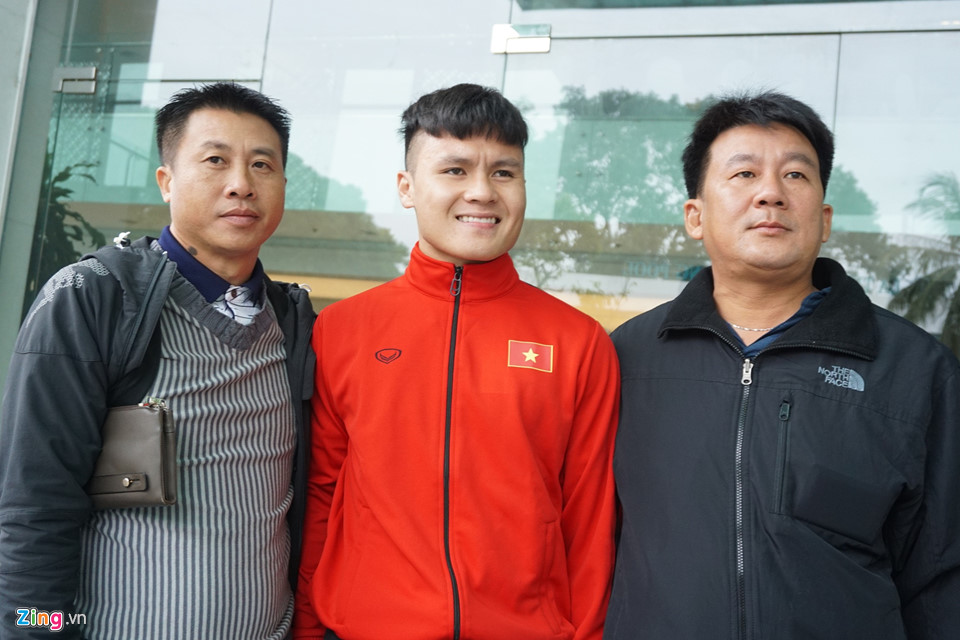 Đội tuyển Việt Nam đi bộ, thả lỏng trước trận chung kết AFF Cup