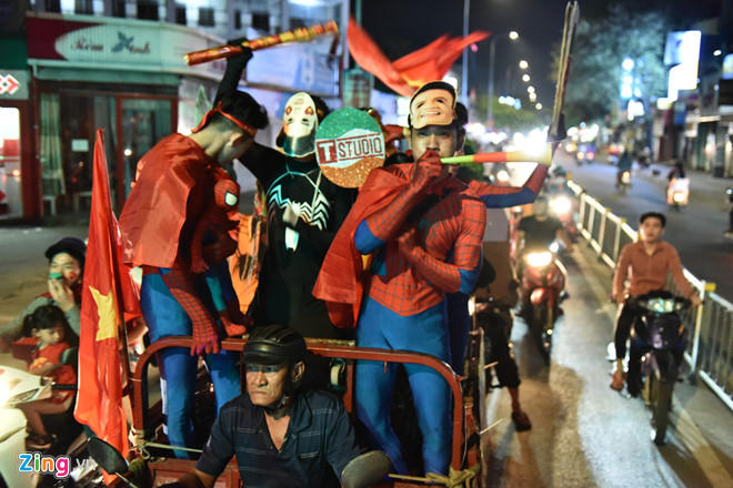 Triệu người xuống đường mừng tuyển Việt Nam vô địch AFF Cup 2018
