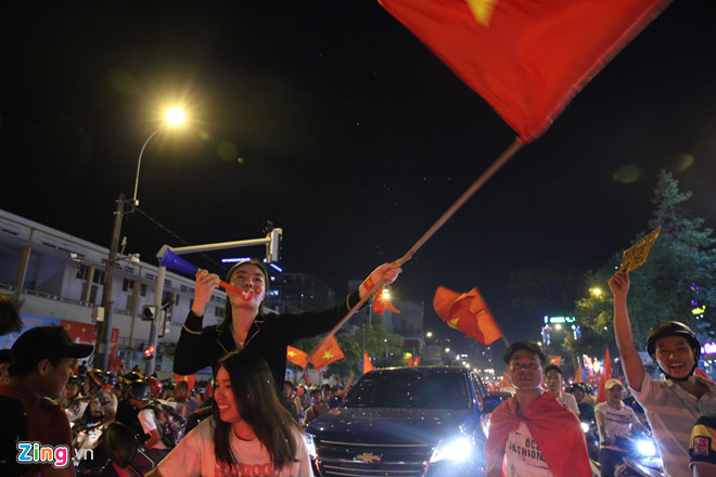 Triệu người xuống đường mừng tuyển Việt Nam vô địch AFF Cup 2018