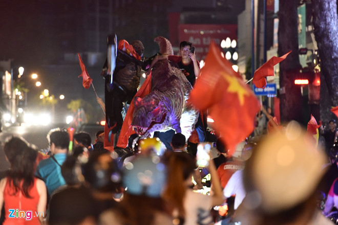 Triệu người xuống đường mừng tuyển Việt Nam vô địch AFF Cup 2018