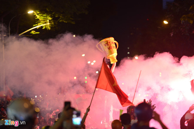 Triệu người xuống đường mừng tuyển Việt Nam vô địch AFF Cup 2018