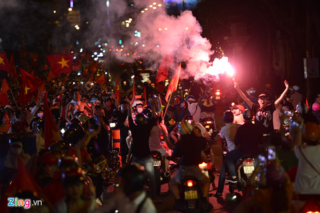 Triệu người xuống đường mừng tuyển Việt Nam vô địch AFF Cup 2018