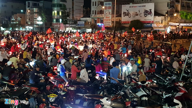 Triệu người xuống đường mừng tuyển Việt Nam vô địch AFF Cup 2018