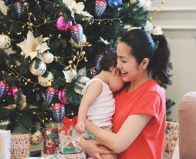 Ông xã Tăng Thanh Hà khoe ảnh con gái, cư dân mạng hết lời khen ngợi: Tóc đen, chân dài giống mẹ