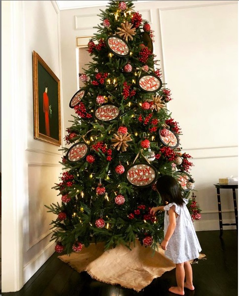 Ông xã Tăng Thanh Hà khoe ảnh con gái, cư dân mạng hết lời khen ngợi: Tóc đen, chân dài giống mẹ