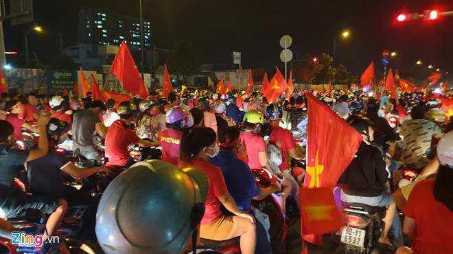 Triệu người xuống đường mừng tuyển Việt Nam vô địch AFF Cup 2018