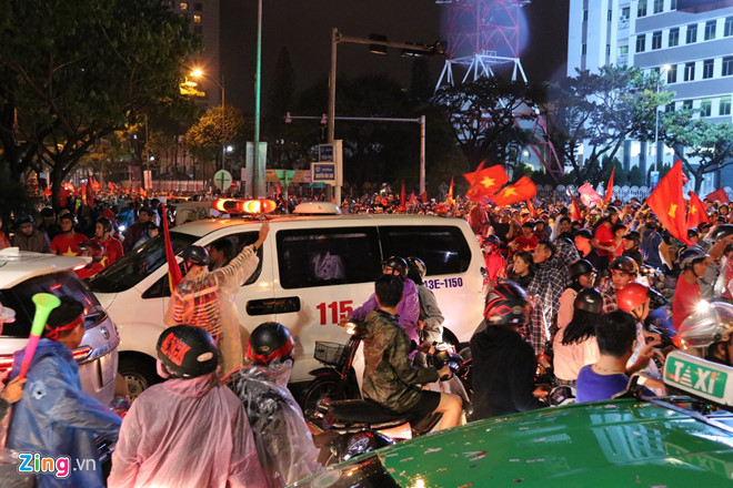Triệu người xuống đường mừng tuyển Việt Nam vô địch AFF Cup 2018