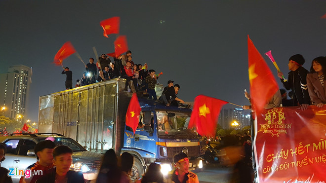 Triệu người xuống đường mừng tuyển Việt Nam vô địch AFF Cup 2018