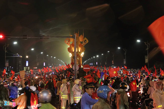 Triệu người xuống đường mừng tuyển Việt Nam vô địch AFF Cup 2018