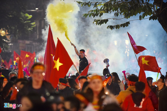 Triệu người xuống đường mừng tuyển Việt Nam vô địch AFF Cup 2018