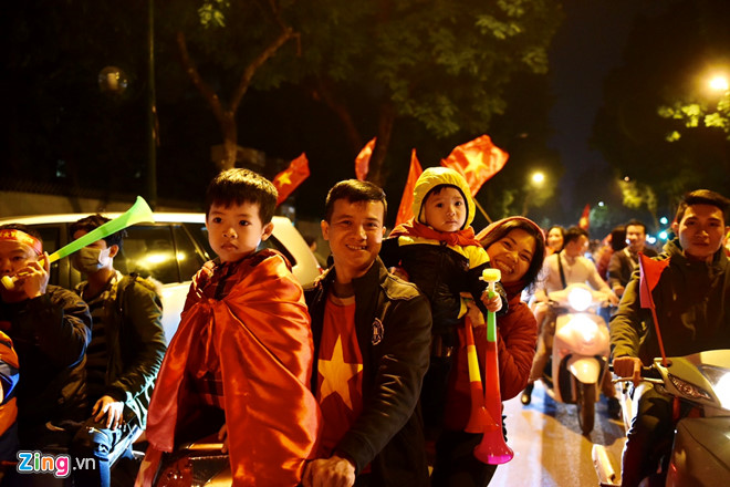 Triệu người xuống đường mừng tuyển Việt Nam vô địch AFF Cup 2018
