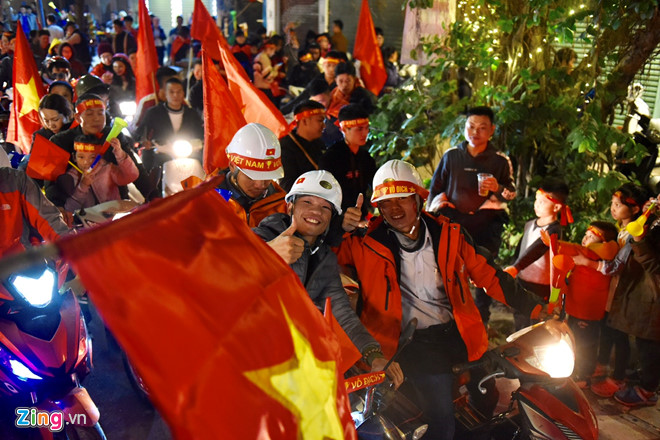 Triệu người xuống đường mừng tuyển Việt Nam vô địch AFF Cup 2018
