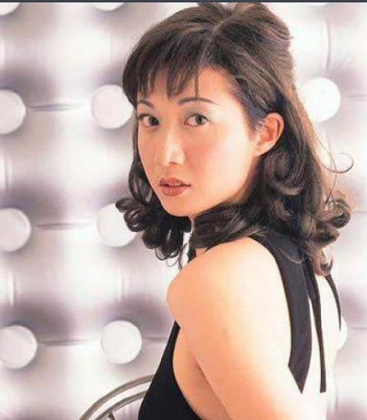 Tình cũ Thành Long: Hoa hậu 17 tuổi và cái giá vì lối sống trác táng