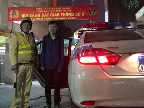 CSGT giúp đỡ nam thiếu niên bỏ nhà đi lạc hơn 1.200 km