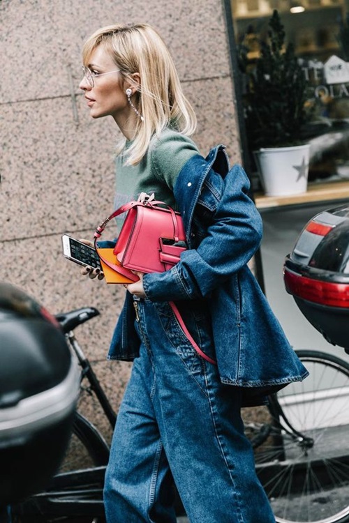 Quên kiểu quần jeans bó giò đi, đây mới là mốt jeans thống trị 2019