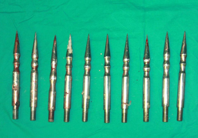 Robot trong nhà máy gặp trục trặc kỹ thuật, đâm 10 chiếc đinh tán xuyên người công nhân