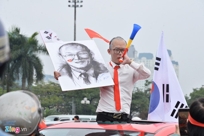 CĐV vào sân, sẵn sàng tiếp lửa cho thầy trò HLV Park Hang-seo