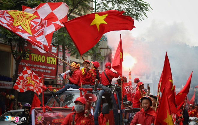 CĐV vào sân, sẵn sàng tiếp lửa cho thầy trò HLV Park Hang-seo